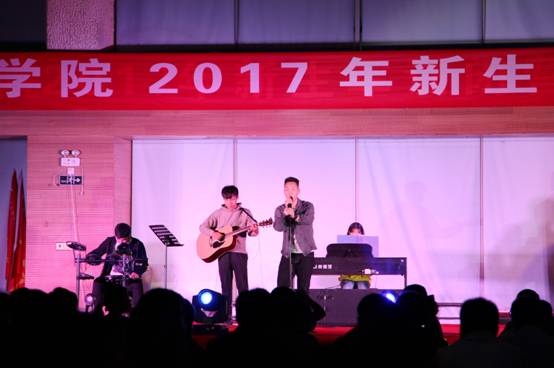 電聲樂團表演.jpg